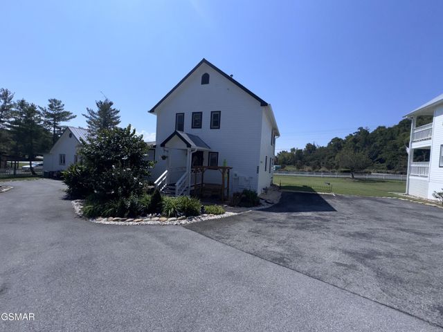 424 Country Path Way, Sevierville, TN 37862