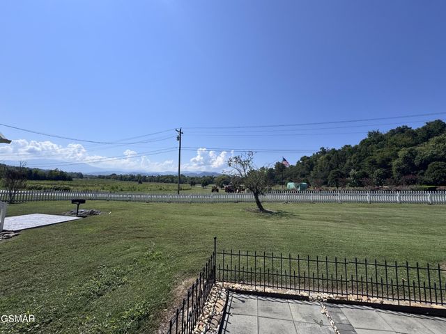 424 Country Path Way, Sevierville, TN 37862
