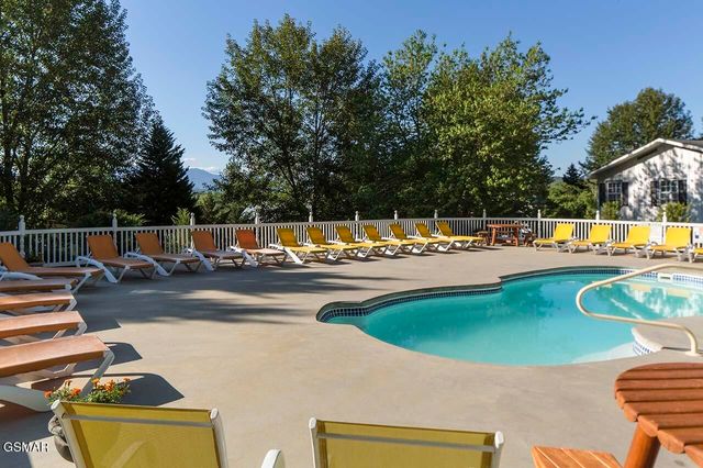424 Country Path Way, Sevierville, TN 37862