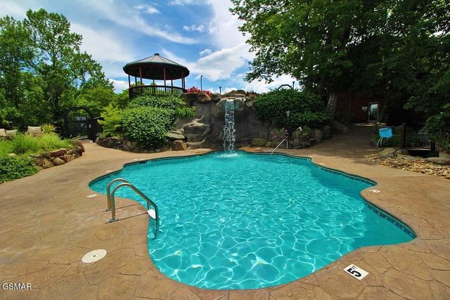 424 Country Path Way, Sevierville, TN 37862
