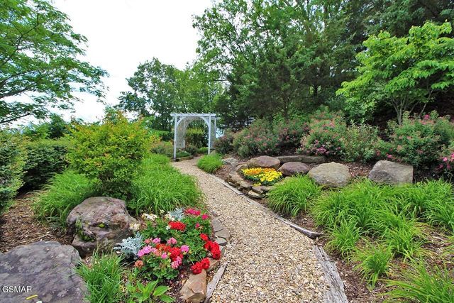 424 Country Path Way, Sevierville, TN 37862