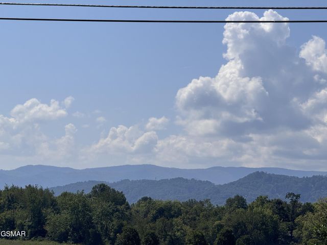 424 Country Path Way, Sevierville, TN 37862