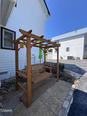 424 Country Path Way, Sevierville, TN 37862
