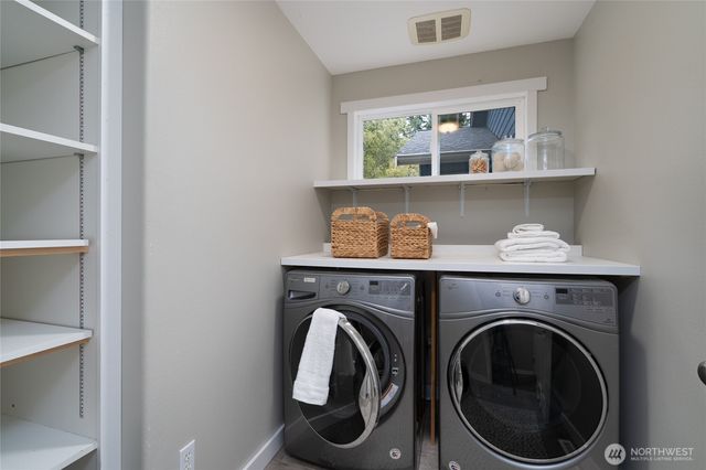 2033 Navy Lane, Oak Harbor, WA 98277