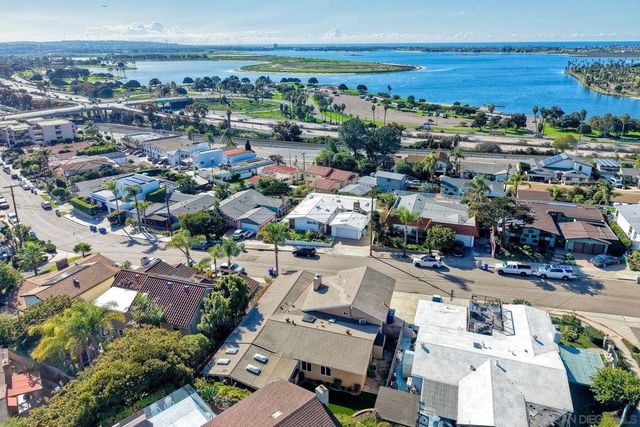 2935 Lloyd St, San Diego, CA 92117