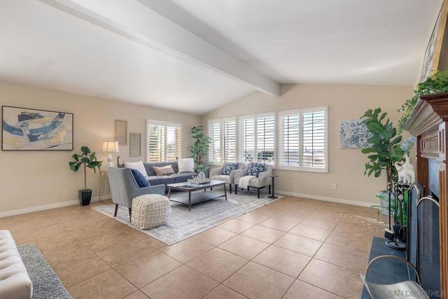 2935 Lloyd St, San Diego, CA 92117