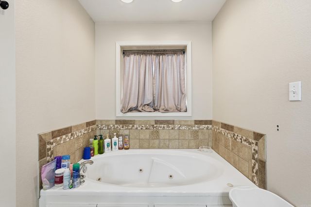 7 Palmer Ct, Searcy, AR 72143