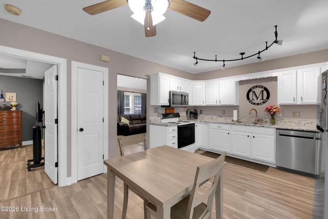 10115 Lancewood Rd, Louisville, KY 40229
