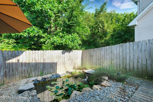 10115 Lancewood Rd, Louisville, KY 40229