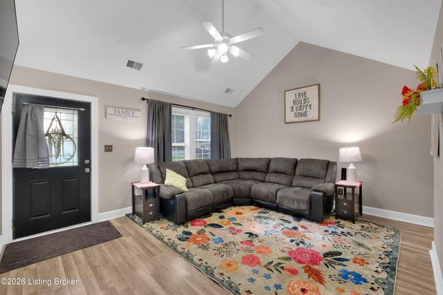 10115 Lancewood Rd, Louisville, KY 40229