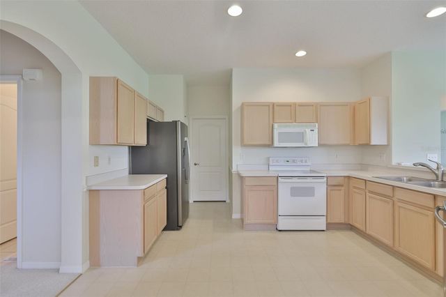 2023 ACADIA GREENS DRIVE 32, Sun City Center, FL 33573