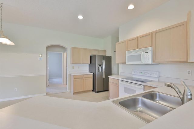 2023 ACADIA GREENS DRIVE 32, Sun City Center, FL 33573