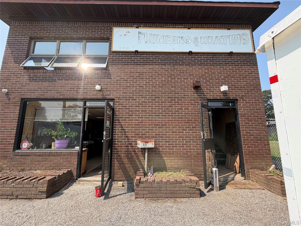 769 Route 109, West Babylon, NY 11704 — exterior