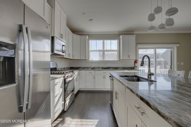 26 Mariveles Way, Eatontown, NJ 07724