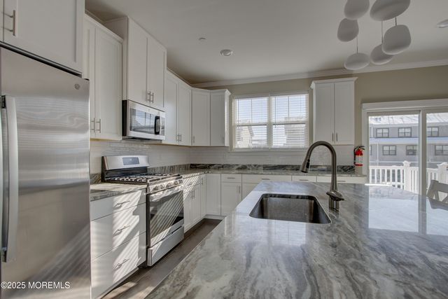 26 Mariveles Way, Eatontown, NJ 07724