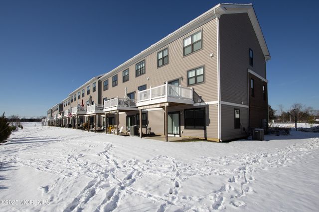 26 Mariveles Way, Eatontown, NJ 07724