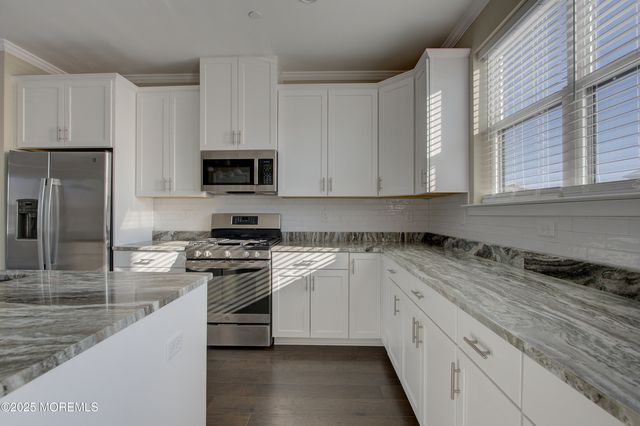 26 Mariveles Way, Eatontown, NJ 07724