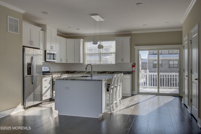 26 Mariveles Way, Eatontown, NJ 07724