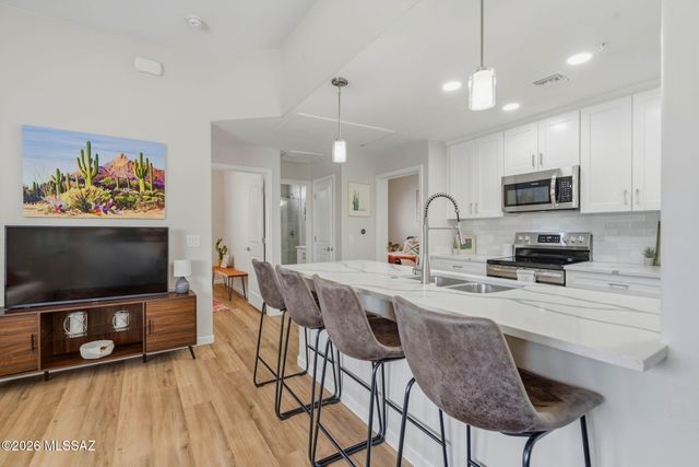2034 E River Rd Unit 203, Tucson, AZ 85718