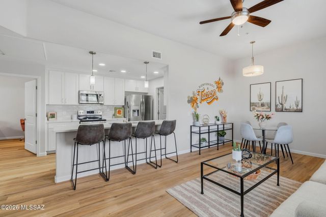 2034 E River Rd Unit 203, Tucson, AZ 85718