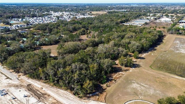 39725 CLAY AVENUE N, Lady Lake, FL 32159