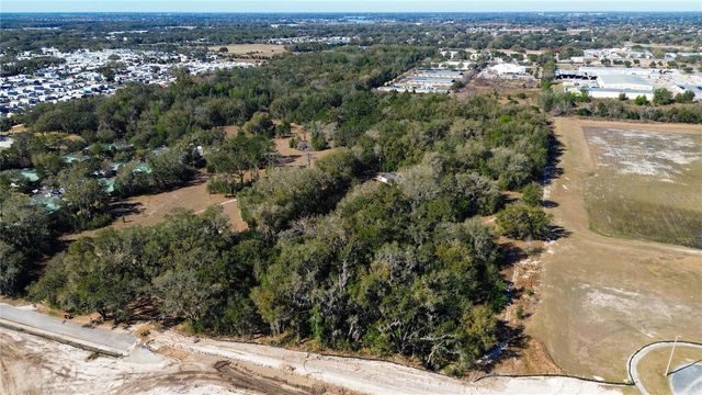 39725 CLAY AVENUE N, Lady Lake, FL 32159