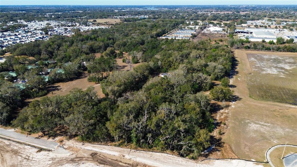 Image 11 of property listing at 39725 CLAY AVENUE N, Lady Lake, FL 32159