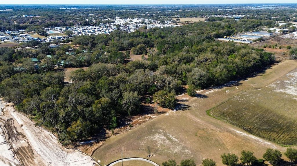 Image 5 of property listing at 39725 CLAY AVENUE N, Lady Lake, FL 32159