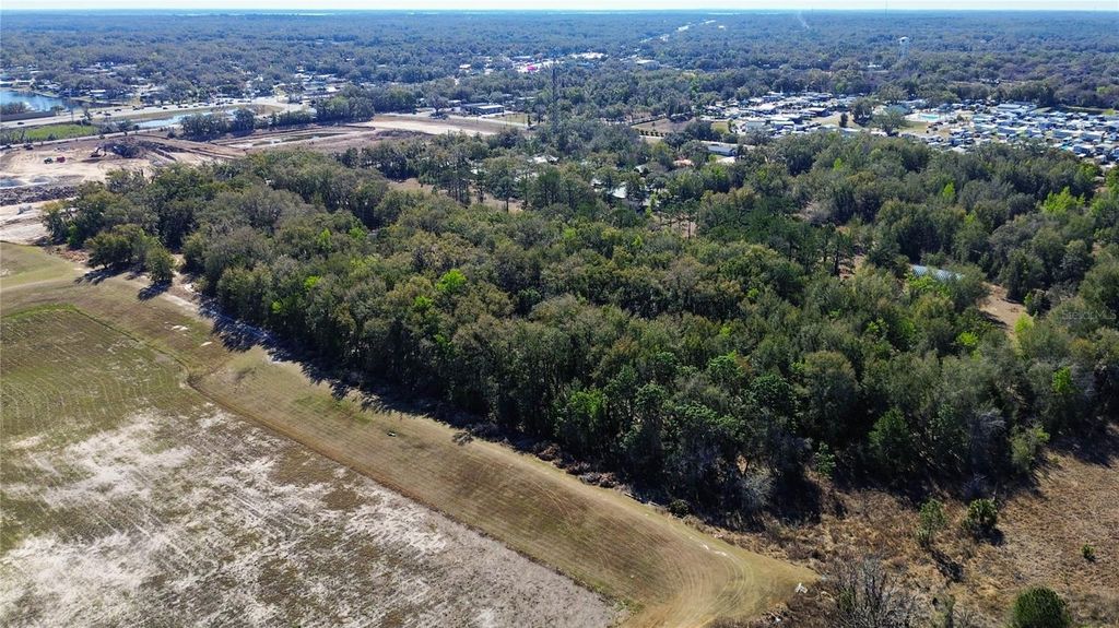 Image 6 of property listing at 39725 CLAY AVENUE N, Lady Lake, FL 32159