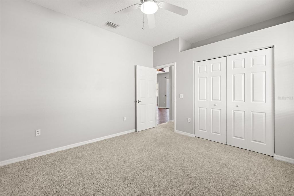 Image 12 of property listing at 1261 MILLBROOK CIRCLE, Bradenton, FL 34212