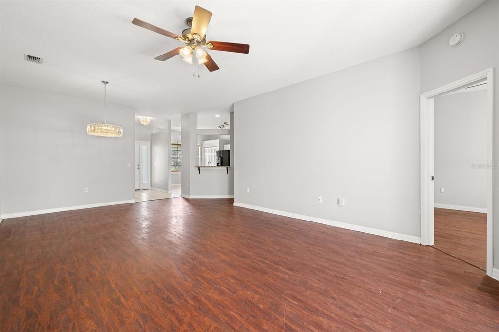 Image 5 of property listing at 1261 MILLBROOK CIRCLE, Bradenton, FL 34212