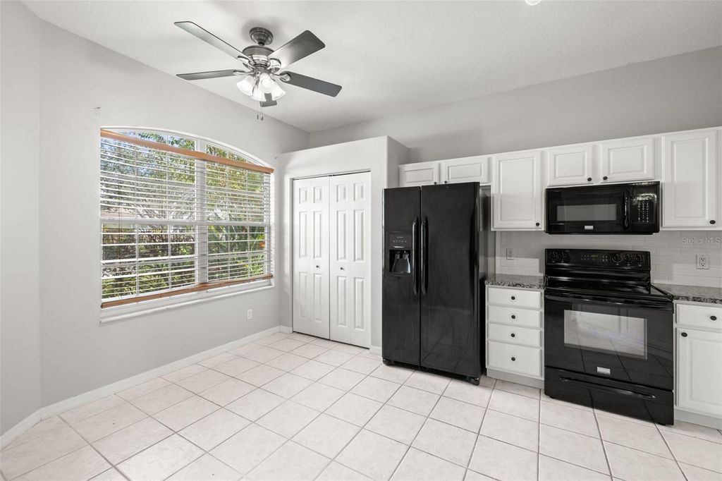 Image 6 of property listing at 1261 MILLBROOK CIRCLE, Bradenton, FL 34212