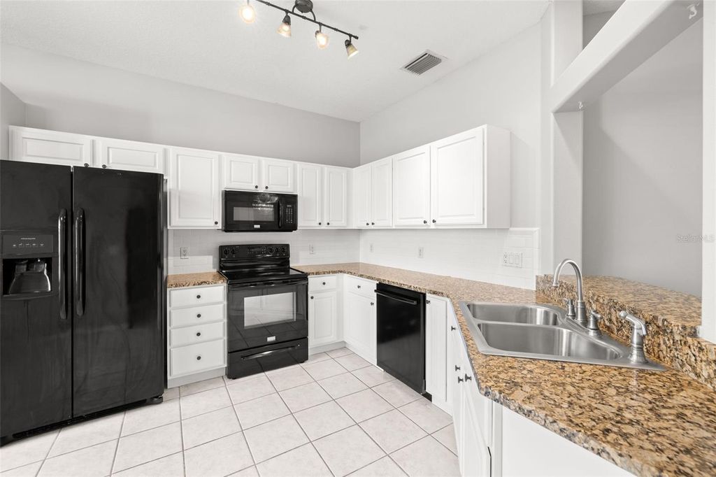 Image 7 of property listing at 1261 MILLBROOK CIRCLE, Bradenton, FL 34212