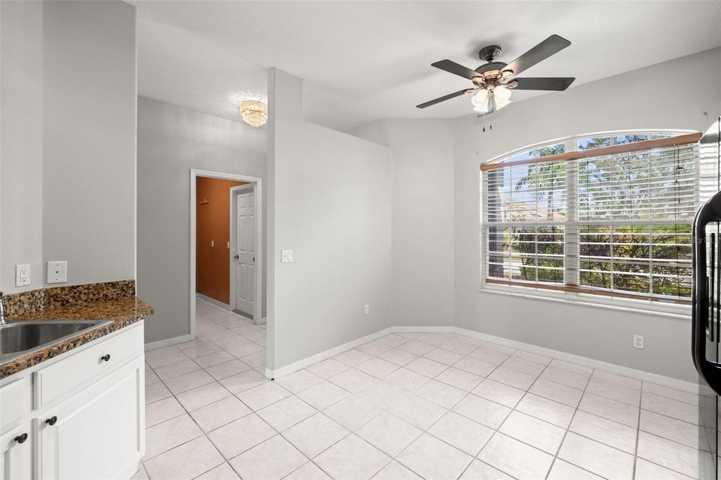 Image 8 of property listing at 1261 MILLBROOK CIRCLE, Bradenton, FL 34212