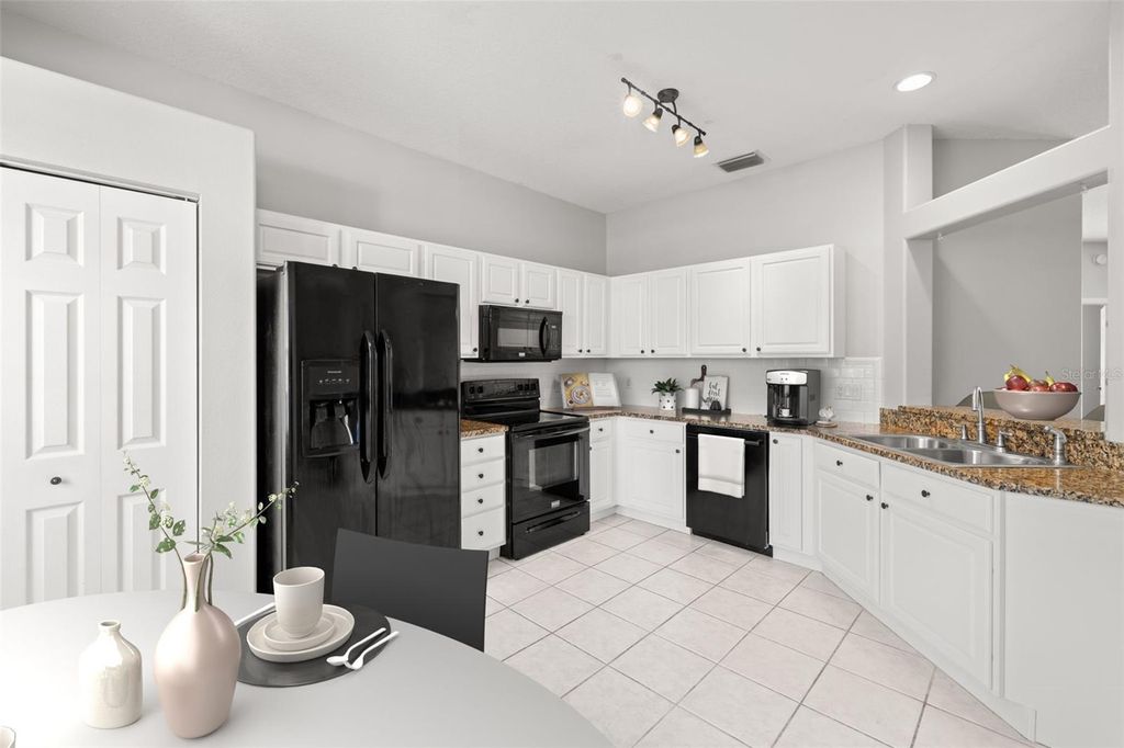 Image 9 of property listing at 1261 MILLBROOK CIRCLE, Bradenton, FL 34212