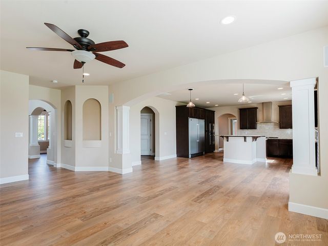 1424 40th Street SE, Puyallup, WA 98372