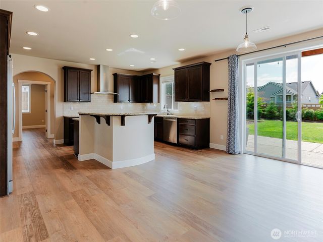 1424 40th Street SE, Puyallup, WA 98372