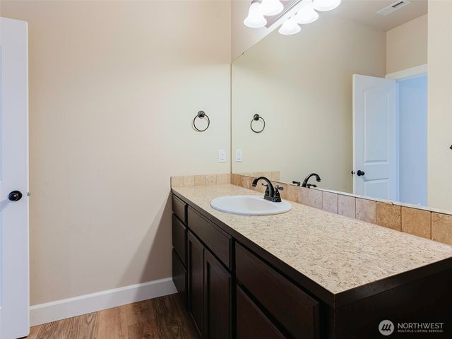 1424 40th Street SE, Puyallup, WA 98372