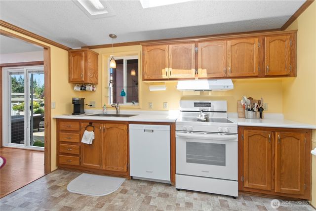 532 NW Silver Glen Lane, Bremerton, WA 98311