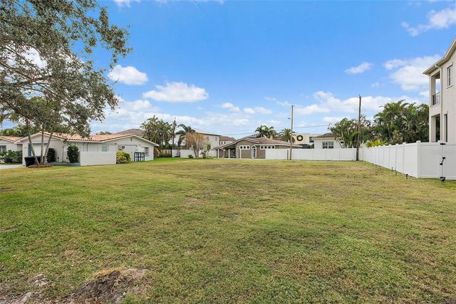372 BAYVIEW DRIVE NE, St Petersburg, FL 33704