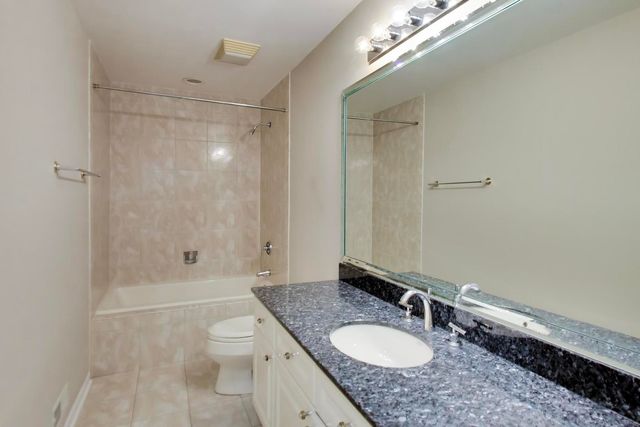 4856 S Cornell Avenue, Chicago, IL 60615