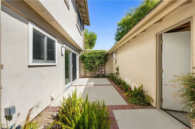 4181 Sandburg Way, Irvine, CA 92612