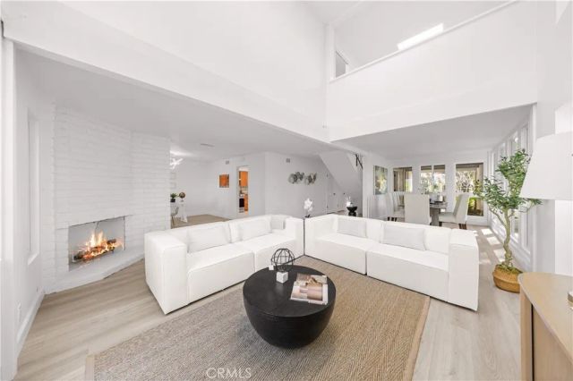 4181 Sandburg Way, Irvine, CA 92612