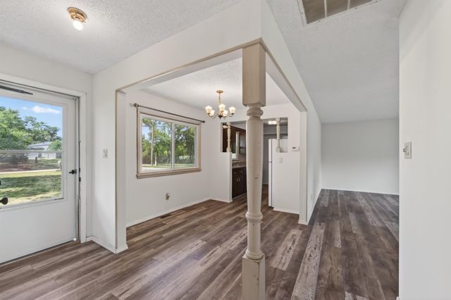 1600 E 87th St S, Haysville, KS 67060