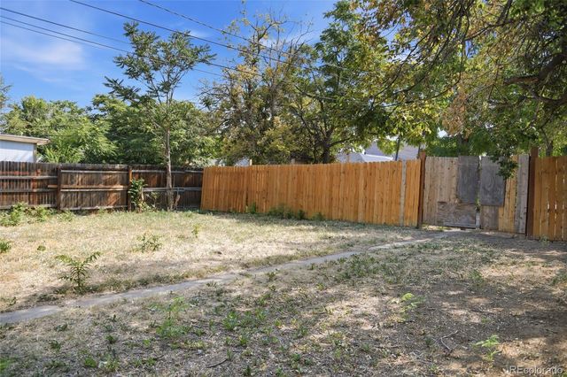 1608 Oakland Street, Aurora, CO 80010