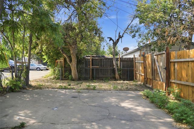 1608 Oakland Street, Aurora, CO 80010