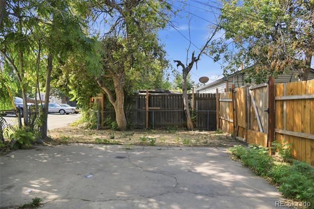 1608 Oakland Street, Aurora, CO 80010