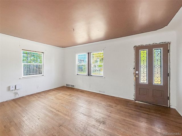 1608 Oakland Street, Aurora, CO 80010