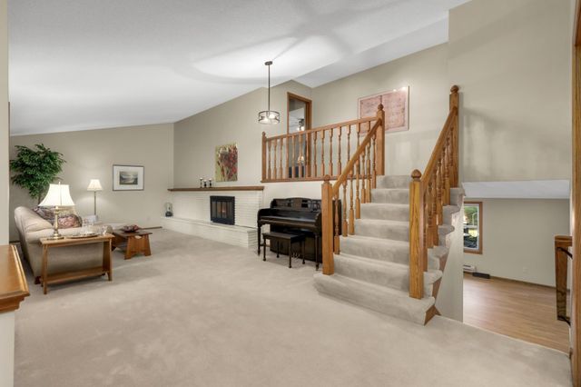 2608 W 102nd Street, Bloomington, MN 55431