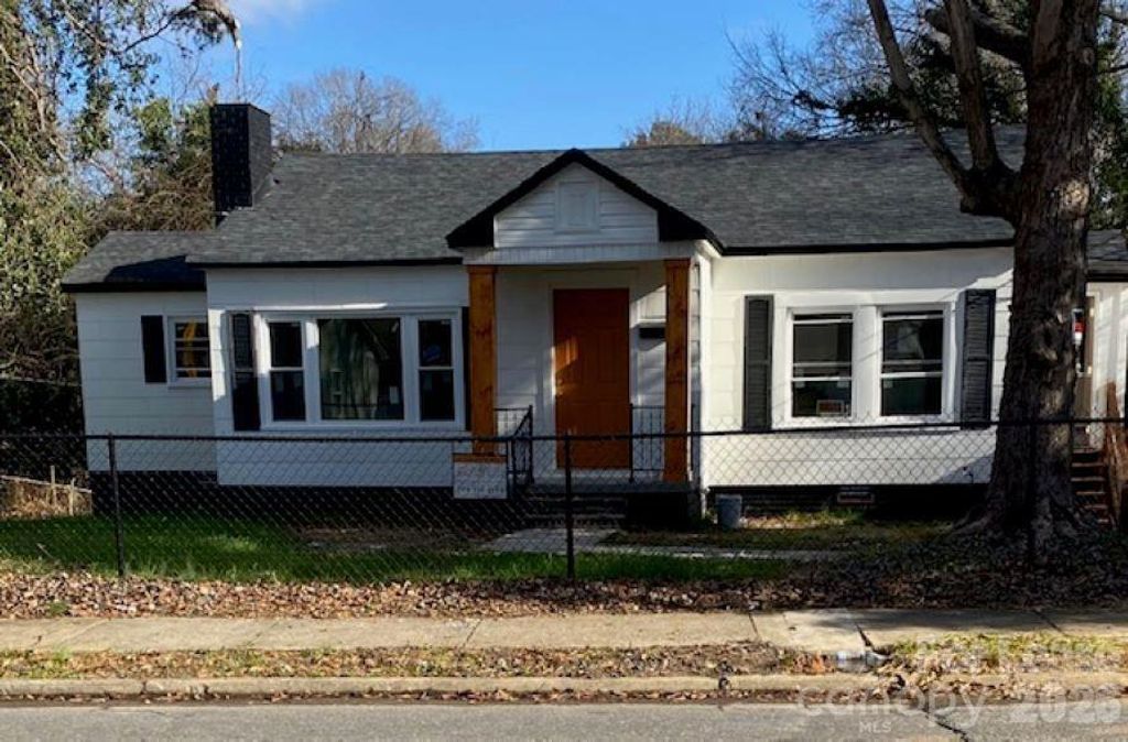 808 Weldon Street N, Gastonia, NC 28052